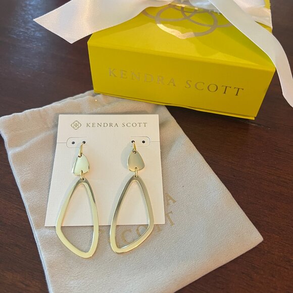Kendra Scott Kira Earrings in Gold - Picture 2 of 3